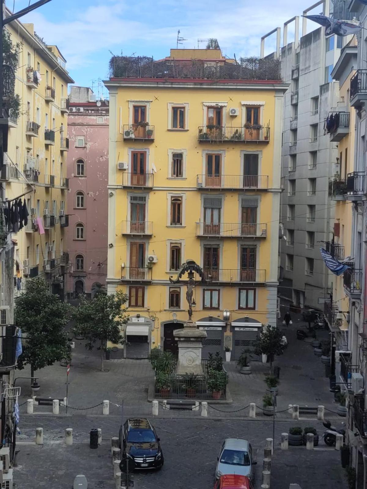 Staicca Rooms Napoli Bagian luar foto